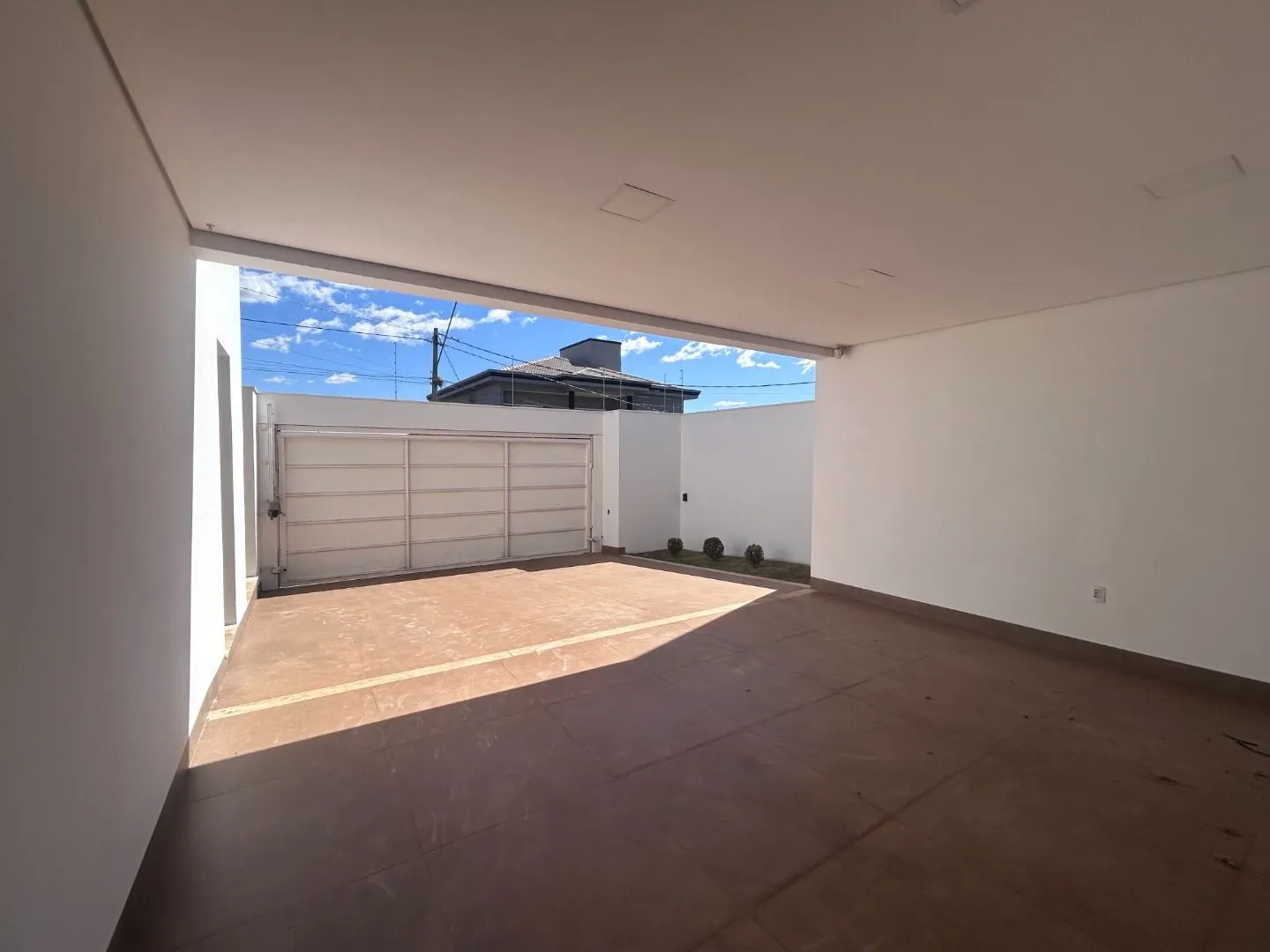 Imagem Casa com 5 dormitórios, 266 m² - venda por R$ 2.100.000,00 ou aluguel por R$ 5.500,00/mês - Alto dos Caiçaras - Patos de Minas/MG