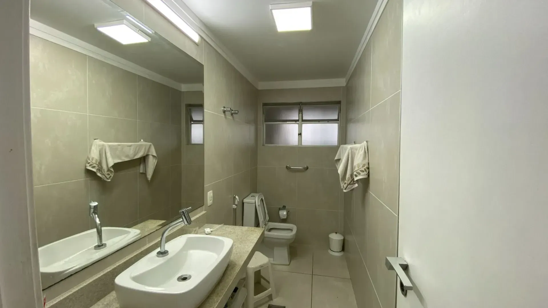 Imagem Apartamento com 3 Quartos à Venda, 240 m² em Pompéia - Santos