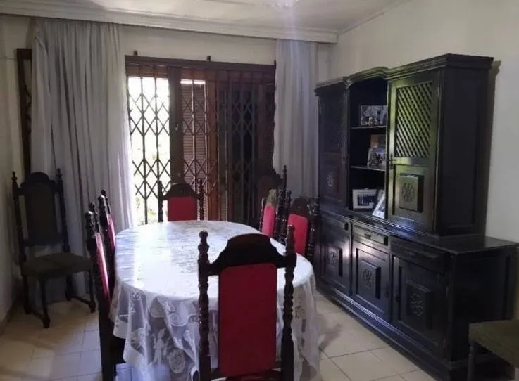 Imagem Casa Ampla no Jardim Carvalho com 4 dormitórios