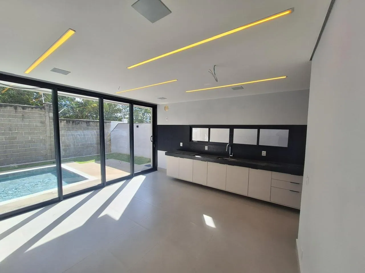Imagem Casa de Alto Padrão com 340m² no Alphaville Nova Esplanada I Locação / Venda