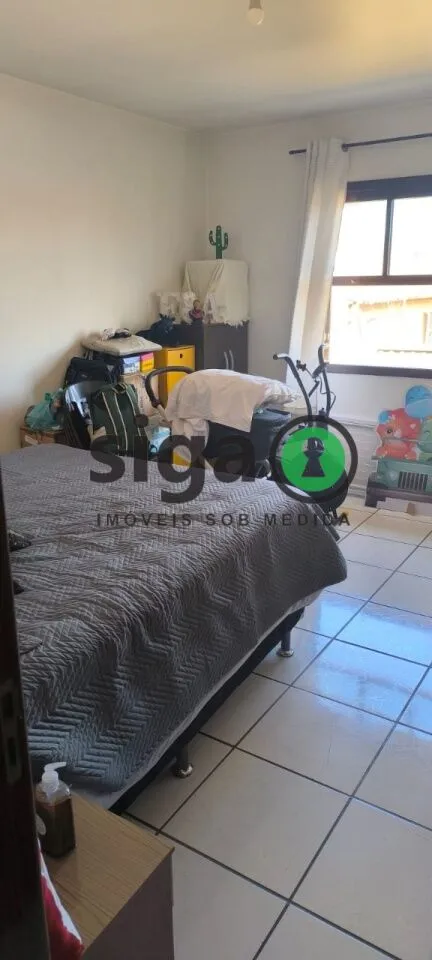 Imagem Casa Espaçosa com 3 Quartos, Suíte, Quintal e Churrasqueira em Localização Privilegiada