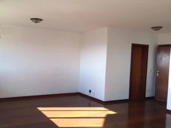 Imagem Apartamento com 150 m2, 3 dormitórios sendo 1 suíte e todos com armário embutido, sala de visita,...