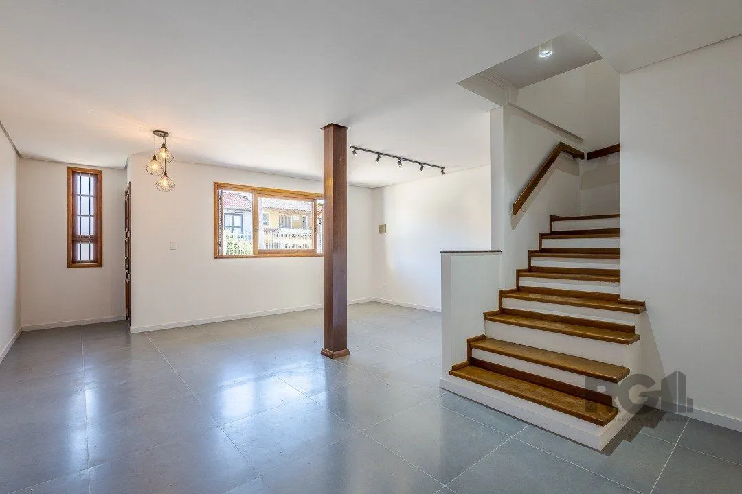 Imagem Casa 103m² - 3 dormitórios, 1 suíte, piscina, 2 vagas no bairro Hípica