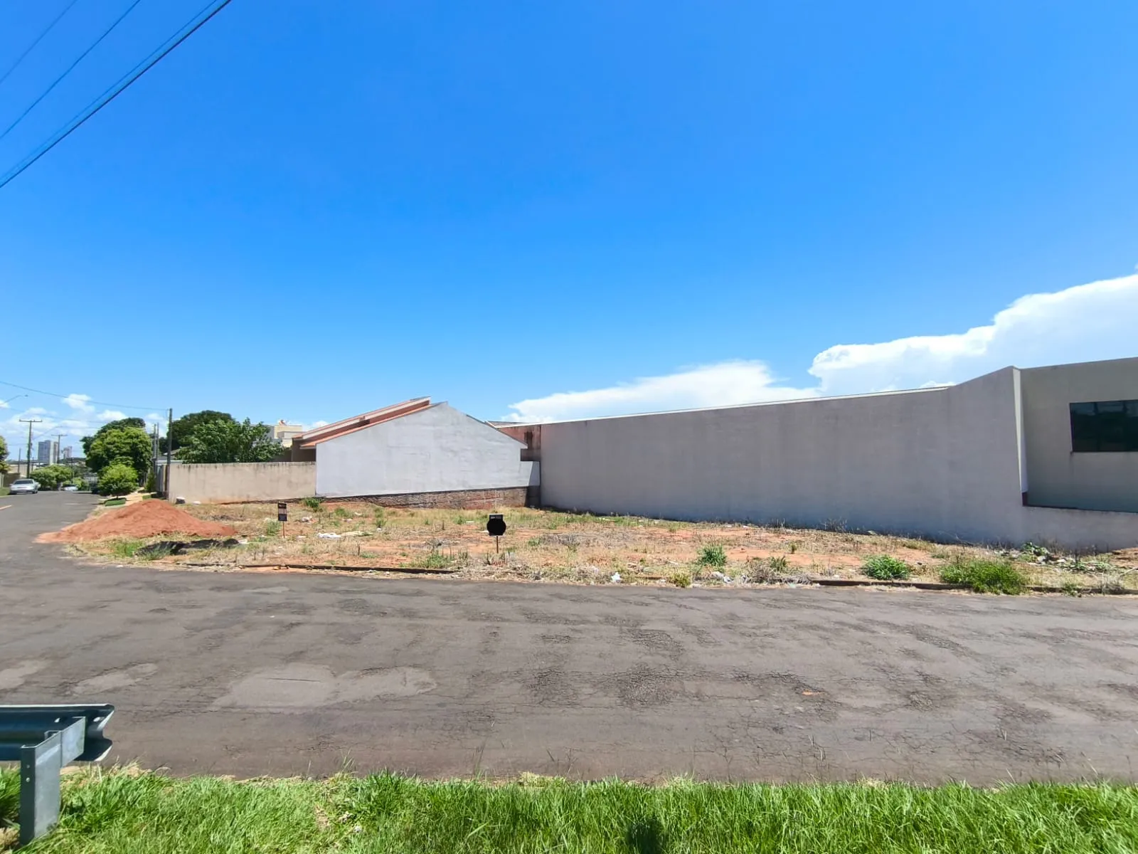 Imagem Terreno 687m Umuarama-PR 328