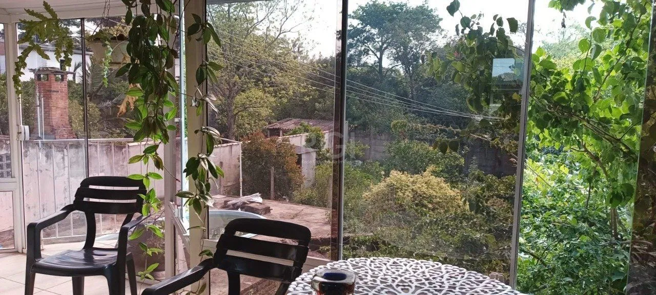 Imagem Casa para Venda - 250m², 3 dormitórios, sendo 1 suites, 2 vagas - Vila Nova, Porto Alegre