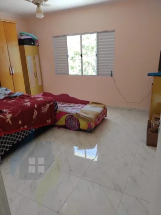 Imagem Casa de 2 dormitórios, 2 banheiros, 2 vagas, com 155m² em Taboão, São Bernardo do Campo