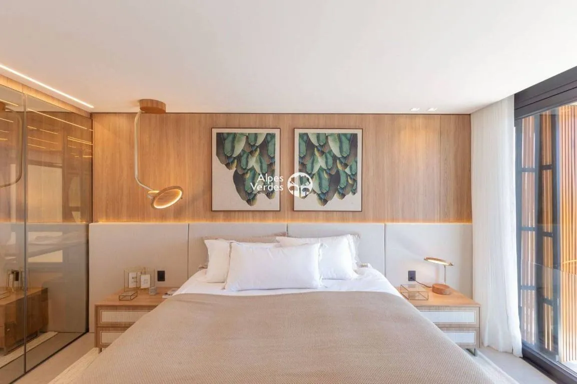 Imagem Vende-se casa prox ao centro de Xangri-lá - 6 Quartos- Valor R$7.950.000,00
