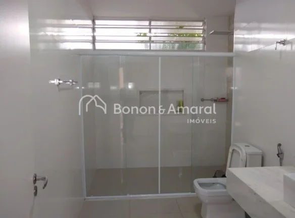 Imagem Casa em ótima localização próximo de vários comércios,com três quartos sendo uma suíte,sala ...