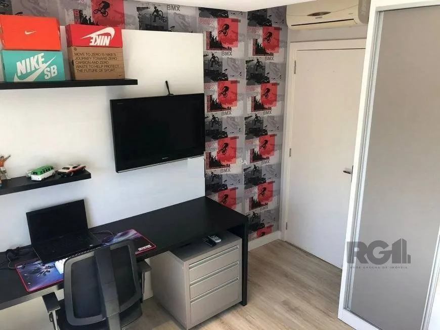 Imagem EXCELENTE OPORTUNIDADE! 120m2, 2 VAGAS, ANDAR ALTÍSSIMO COM VISTA PARA AEROPORTO! Apartamento 3 dormitórios (sendo 1 suíte)