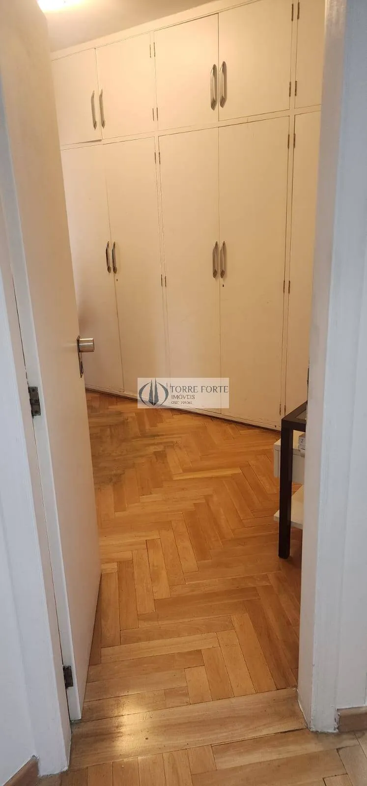 Imagem Lindo apartamento com 4 dormitórios, varanda e 3 vagas em Indianópolis