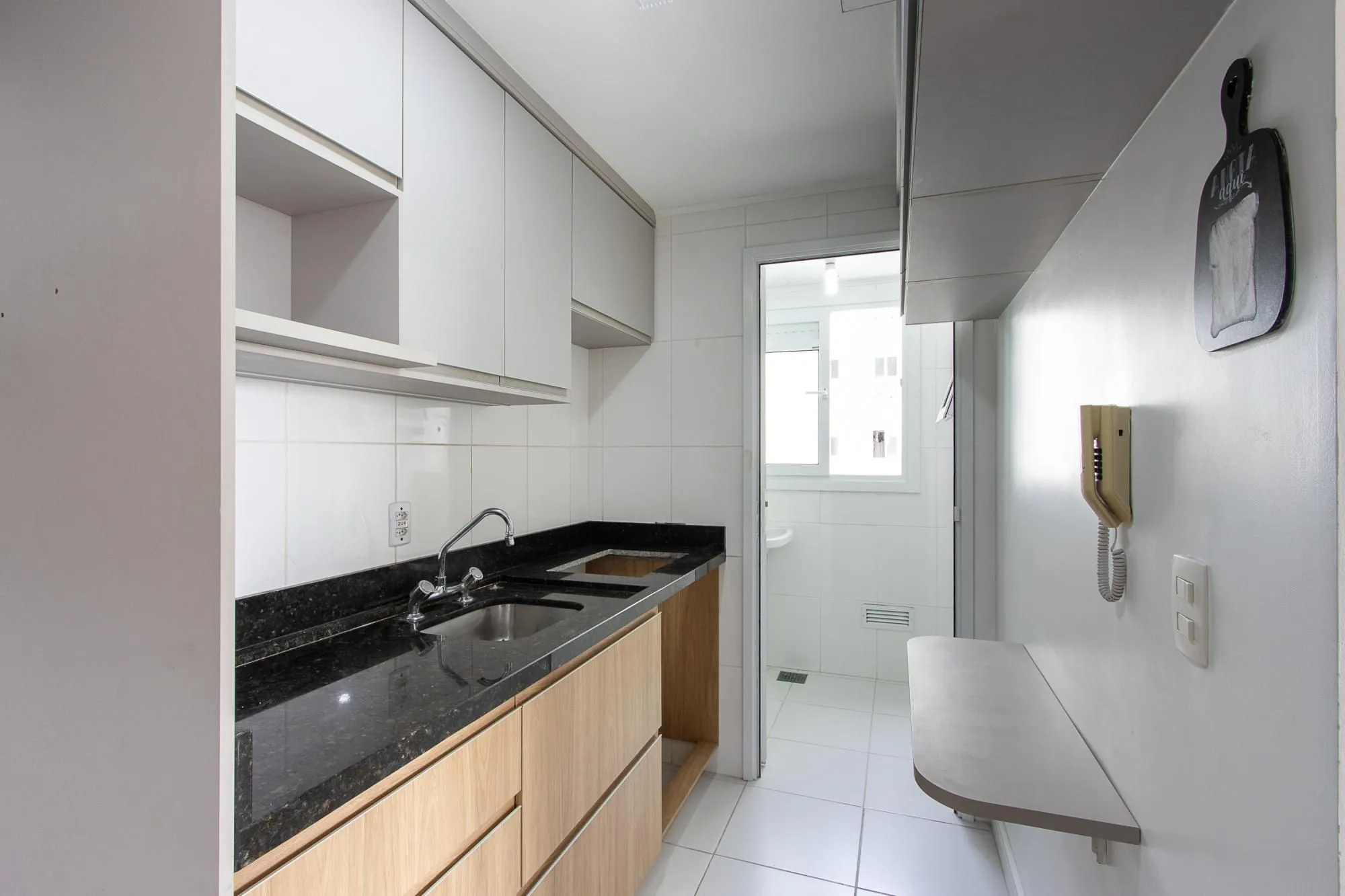 Imagem Apartamento de 2 dormitórios com suíte, churrasqueira e infraestrutura completa na Zona Sul de Porto Alegre.