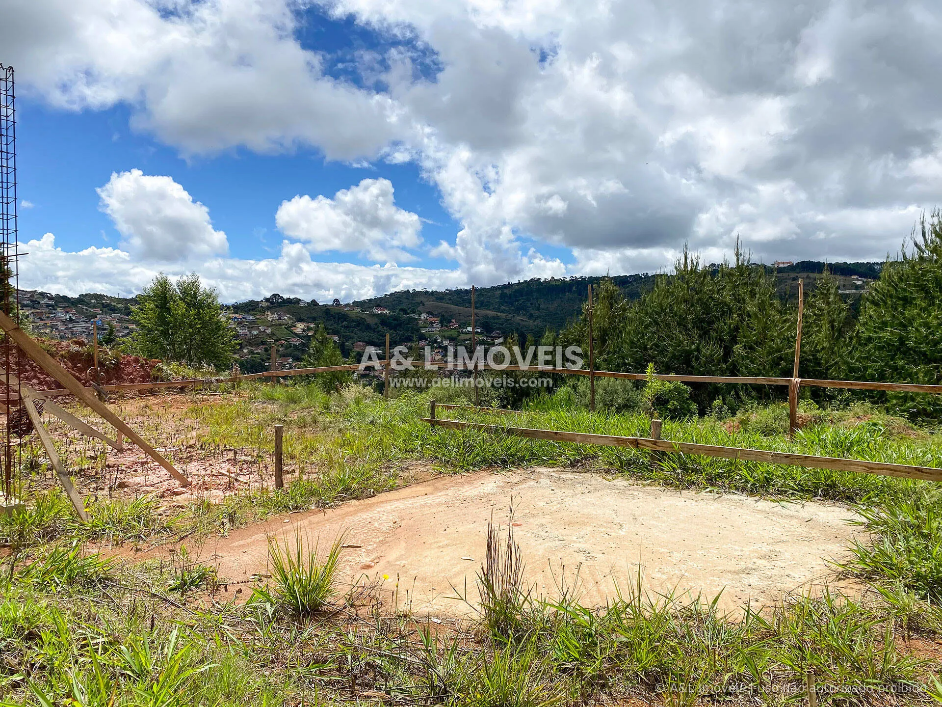 Imagem Terreno à venda em Campos do Jordão com 2.055,00 m²
