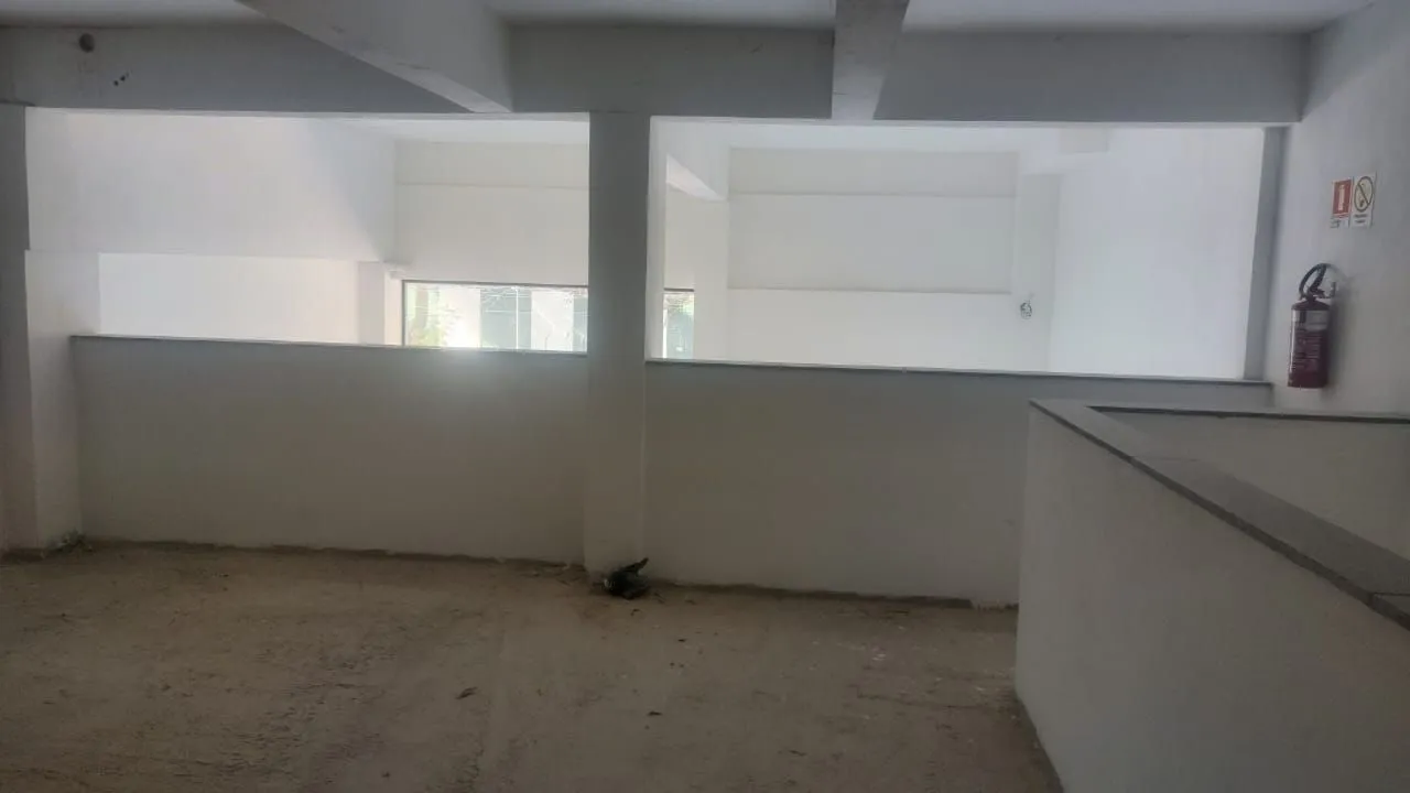 Imagem Vende loja ,com mezanino 180m², 2 banheiros