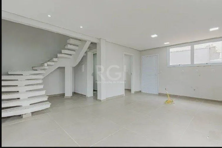 Imagem Casa para Venda - 220m², 3 dormitórios, sendo 2 suites, 2 vagas - Partenon