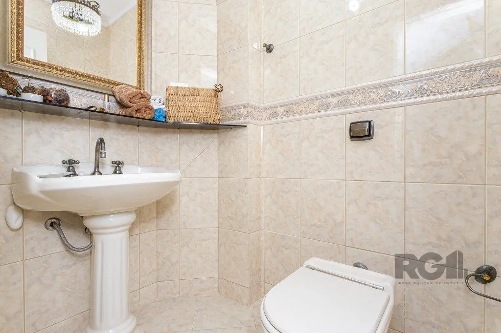 Imagem casa sobrado no Alto Petrópolis de 5 dormitórios e 3 vagas