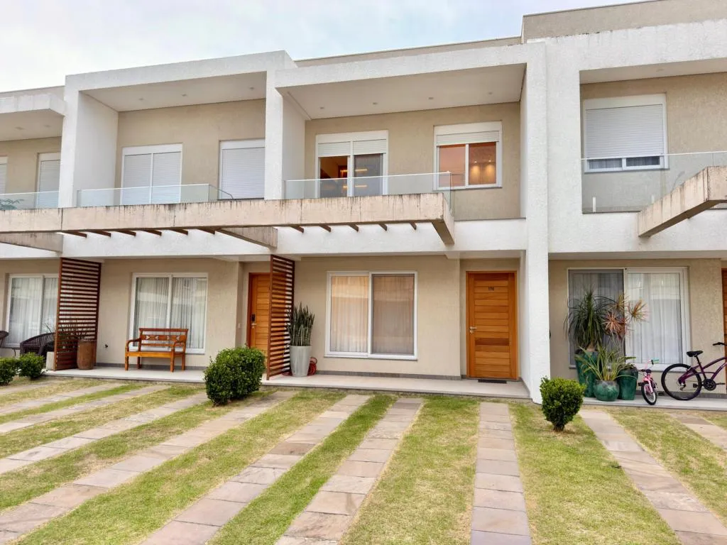 Imagem Casa em Condominio 3 Dormitórios - Bairro --