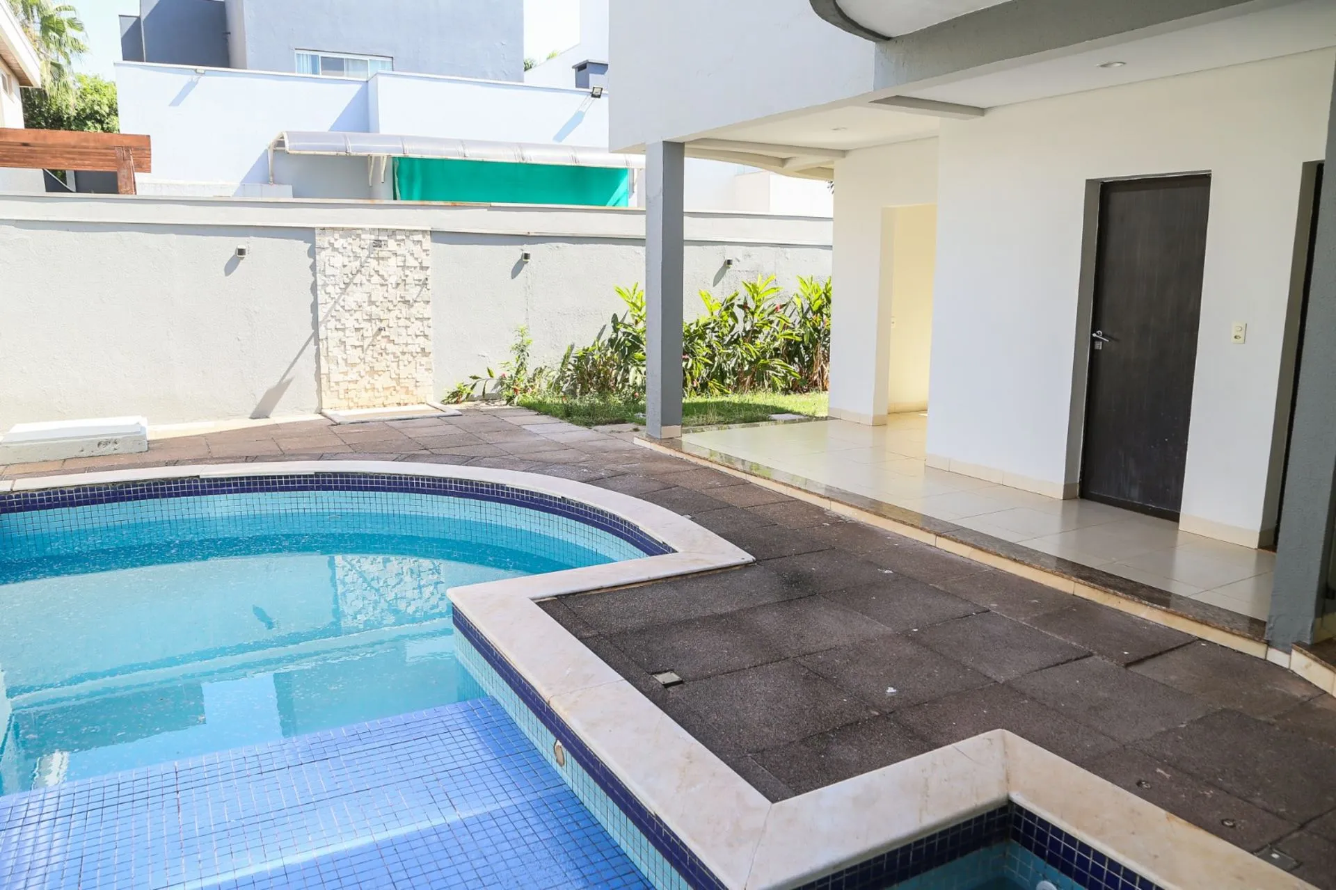 Imagem Sobrado Moderno de Alto Padrão - 5 Qts (2 Suítes), piscina.