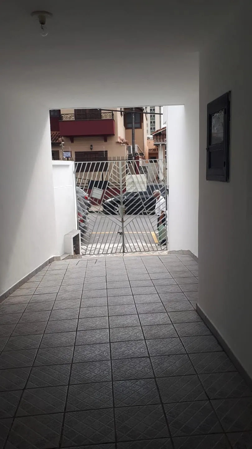 Imagem Casa Comercial no Centro com 2 Dormitórios, Edícula, Acessibilidade, Vaga de Garagem e Ideal para Consultório