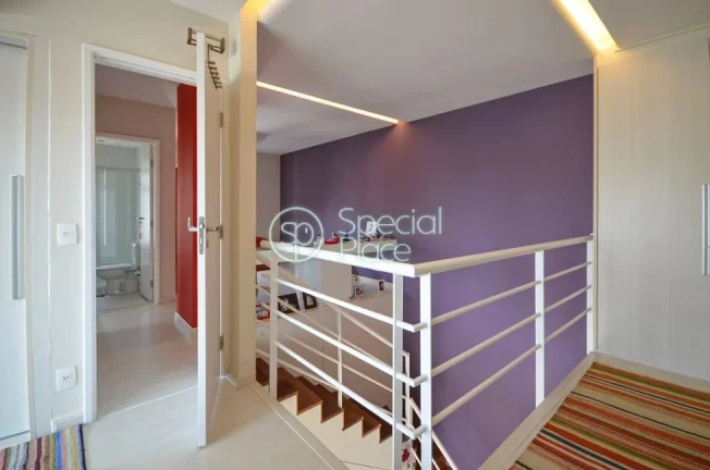 Imagem Apto duplex rico em iluminação natural, amplo living e lavabo. Possui 146m² muito bem distribuíd...