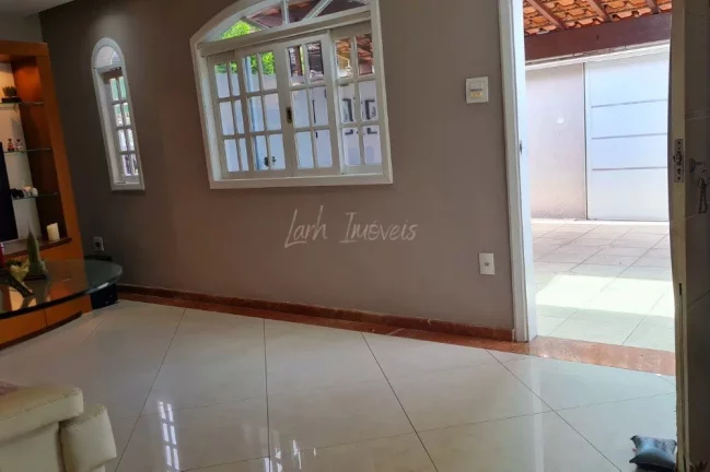Imagem Casa Linear Reformada e mobiliada 2 Quartos à Venda - 109m²