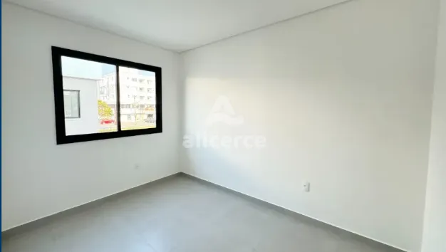 Imagem Sobrado em Condomínio Fechado - 2 Dormitórios sendo 2 Suítes - com Vista para o Morro do Cambirela - Nova Palhoça