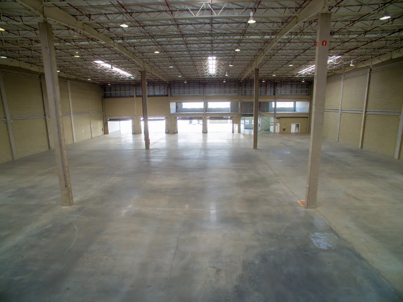 Imagem Alugue já o melhor galpão industrial em Jundiaí-SP, no Jardim Shangai: amplo, moderno e bem localizado!