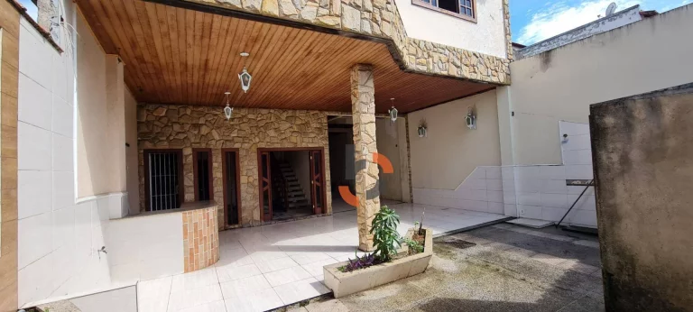 Imagem Casa com 4 dormitórios à venda, 452 m² por R$ 550.000,00 - Cerâmica - Nova Iguaçu/RJ