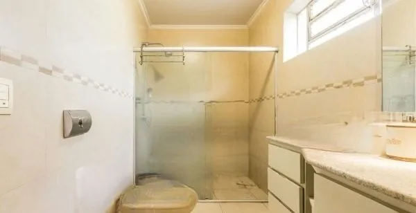 Imagem Casa sobrado no bairro Auxiliadora de 5 dormitórios e 4 vagas
