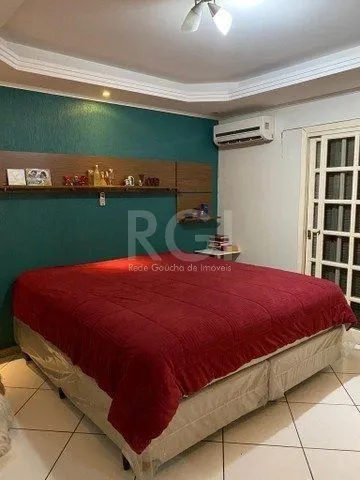 Imagem Sobrado para Venda - 204m², 3 dormitórios, sendo 1 suites, 2 vagas - Sarandi