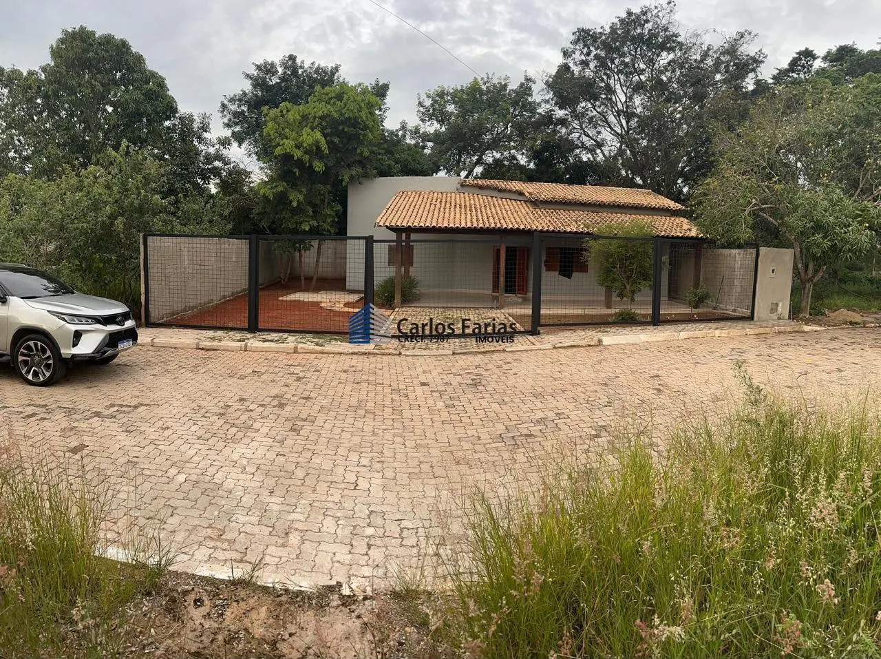 Foto do imóvel Casa em Condomínio para Venda em Brasília, Setor Habitacional Jardim Botânico, 3 dormitórios, 1 suíte, 2 banheiros, 4 vagas