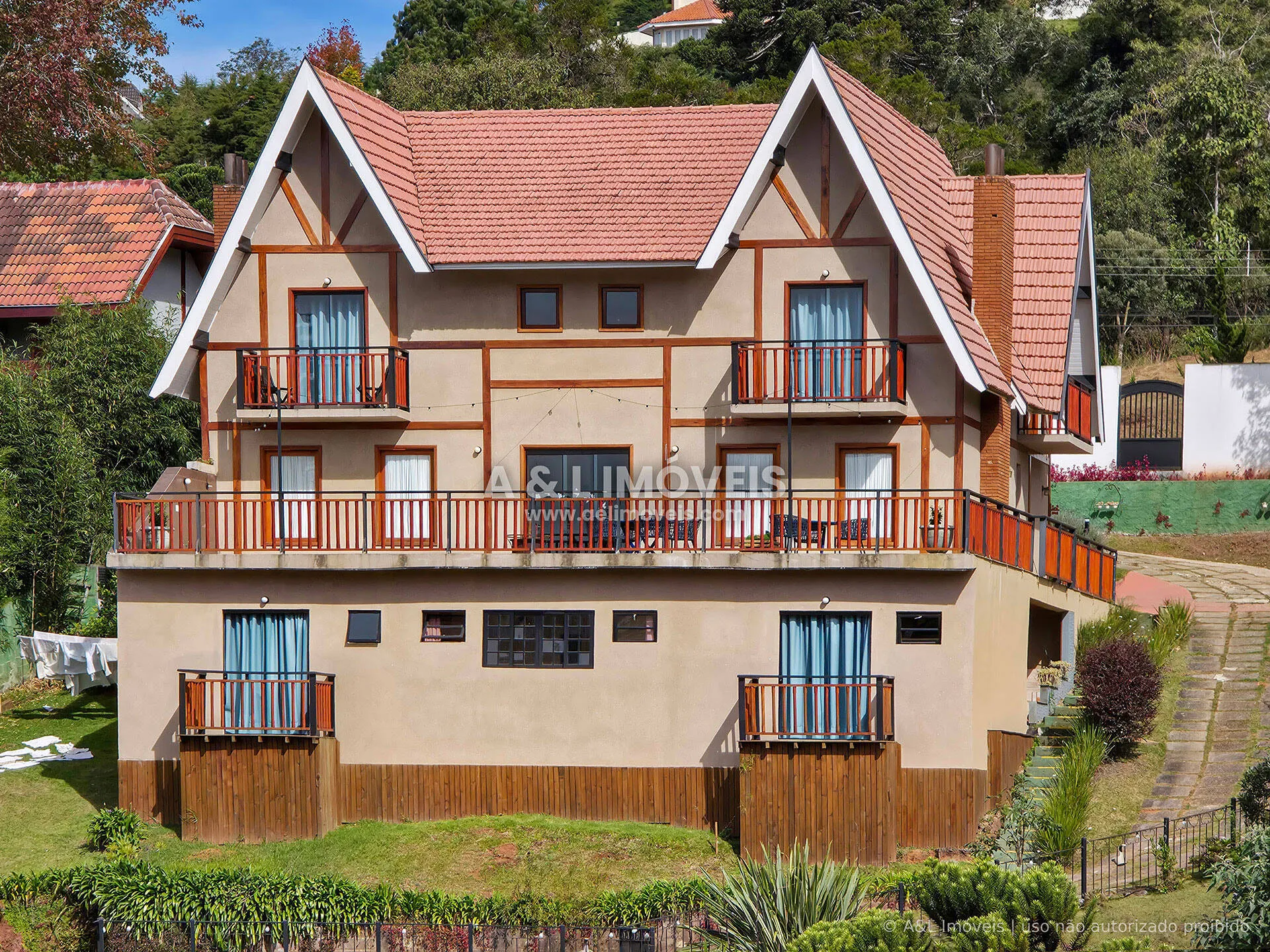 Foto do imóvel Pousada à venda com 8 suítes e chalé em Campos do Jordão | 518,55 m²
