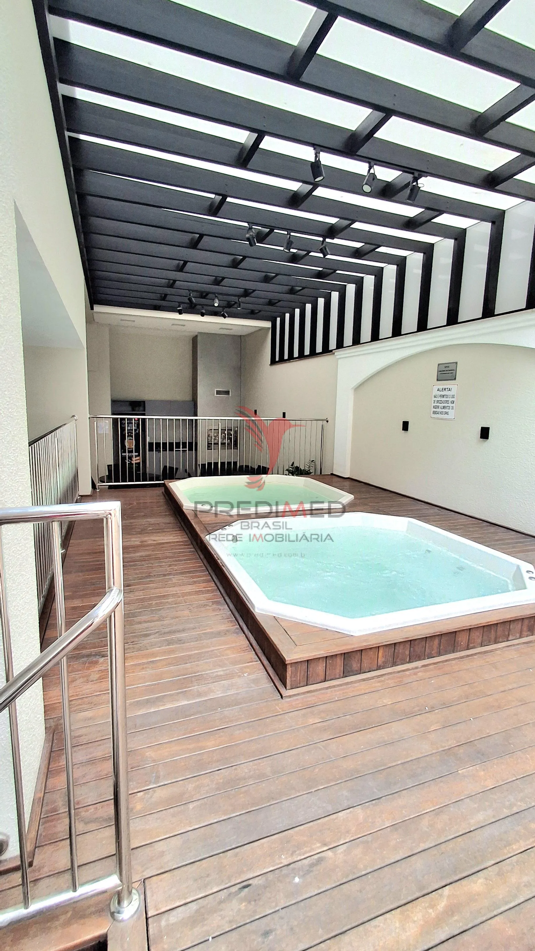 Imagem Apartamento de 2 Quartos em Itapema, Sacada com churrasqueira, a poucos metros do mar