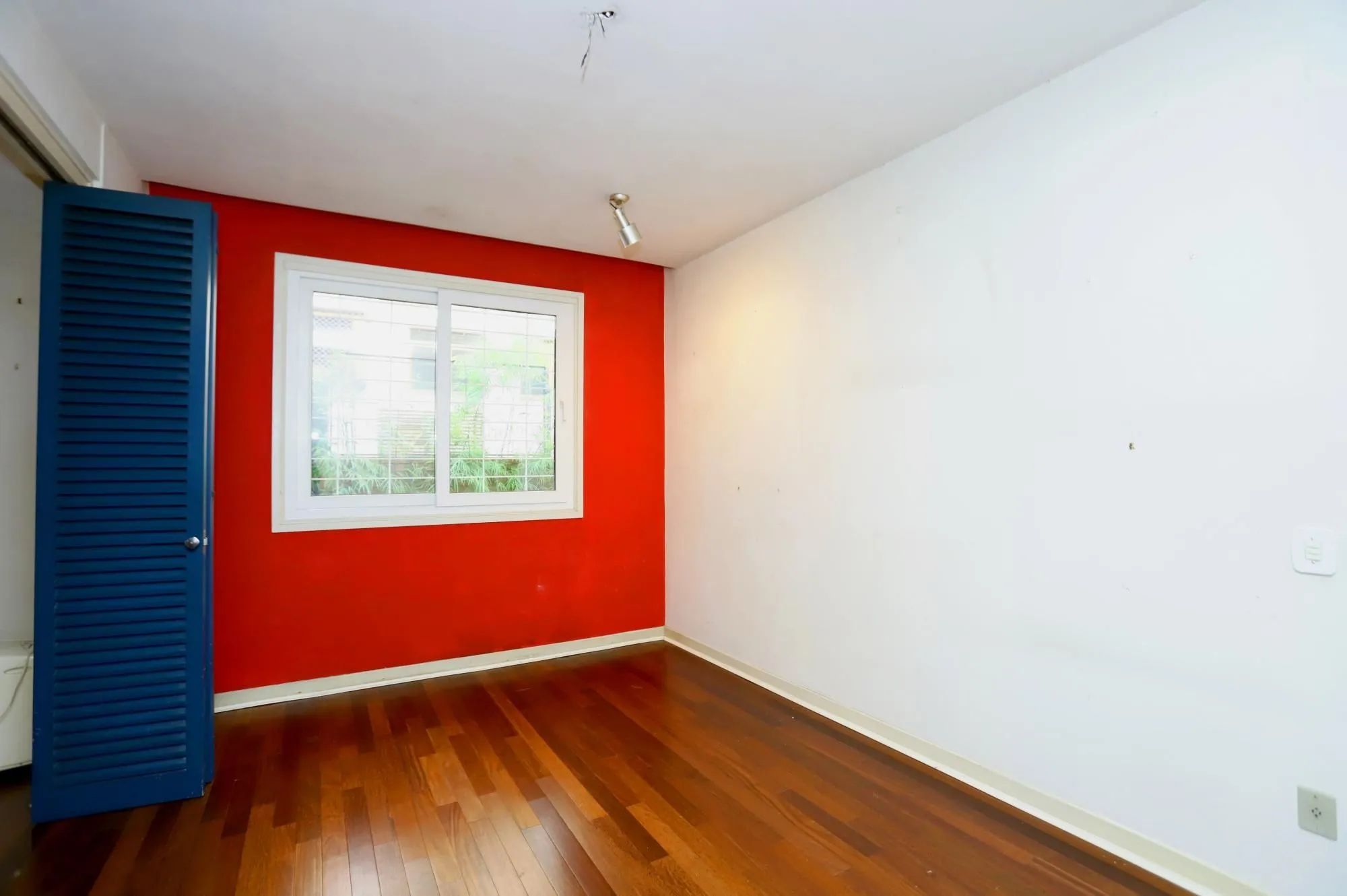 Imagem Casa no Bairro Petrópolis em Porto Alegre - Rua calma junto Av. Protásio Alves