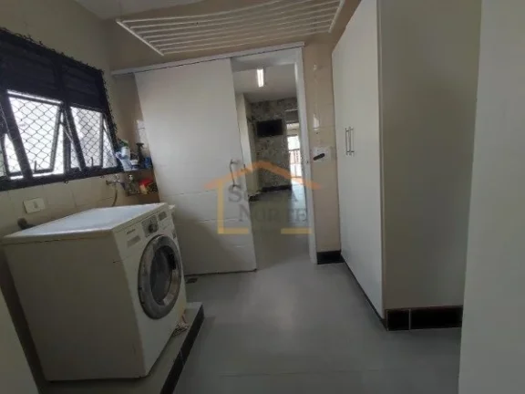 Imagem Apto com 3 dormitórios, sendo 1 suíte com closet, sala de visita e sala de jantar, banheiro social...
