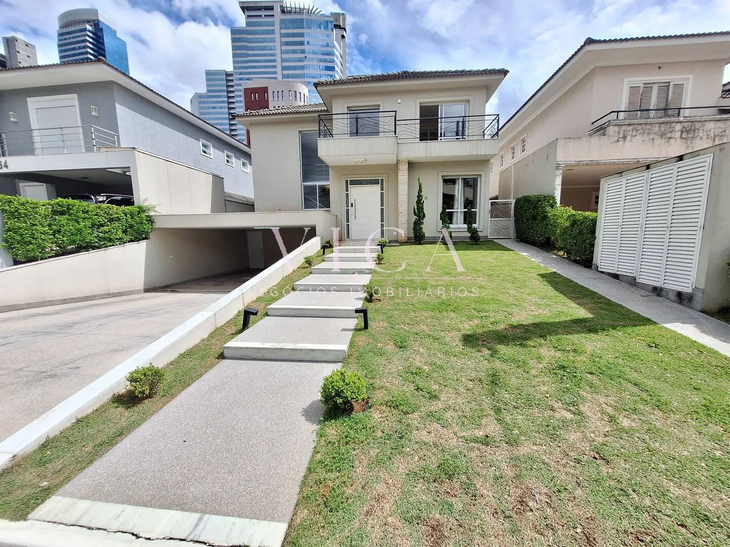 Foto do imóvel Casa com 4 suítes, 468m² para venda por R$ 5.000.000 - Alphaville/SP