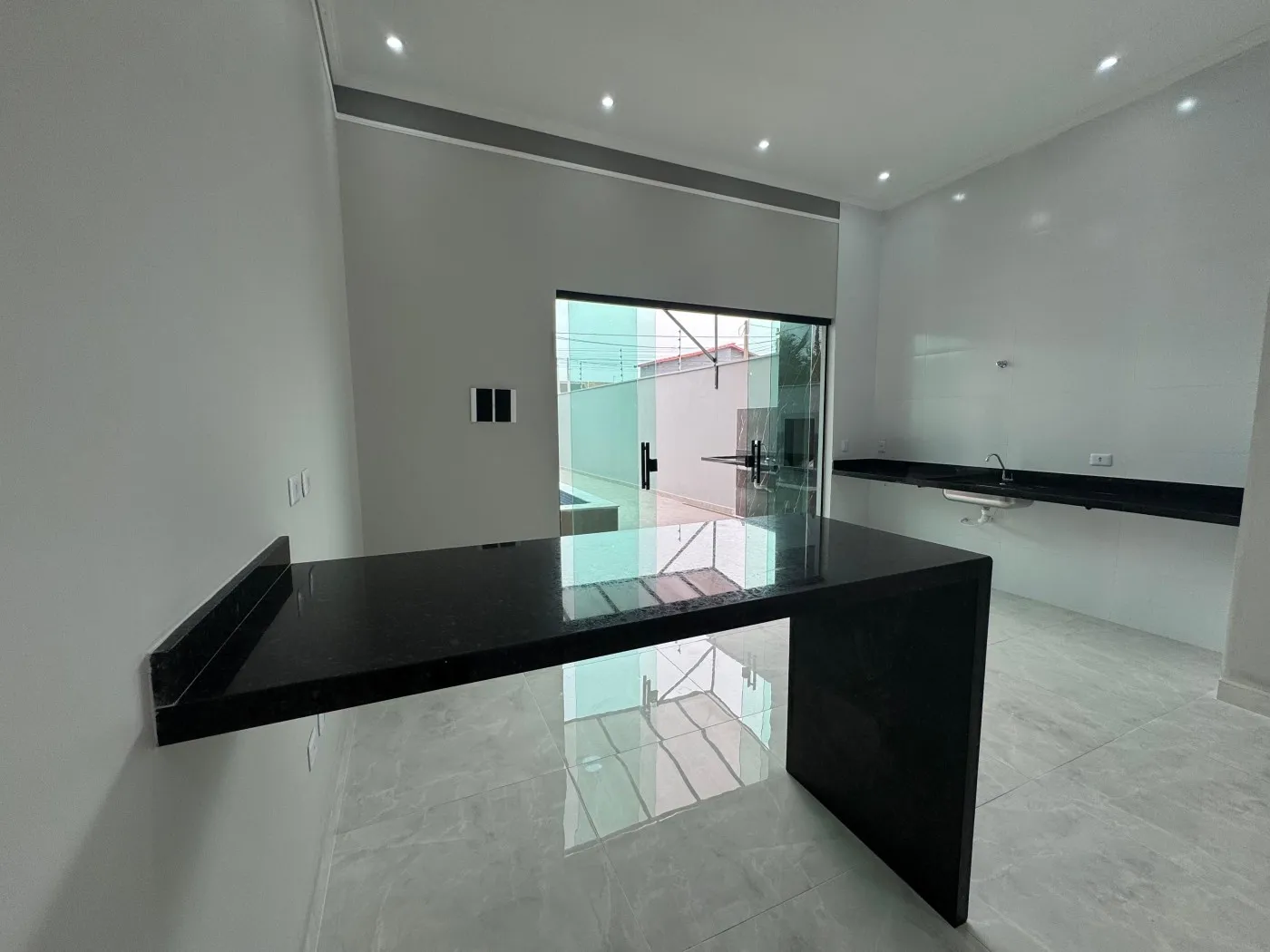 Imagem Casa para Venda em Mongaguá, Florida Mirim, 3 dormitórios, 1 suíte, 2 banheiros, 3 vagas