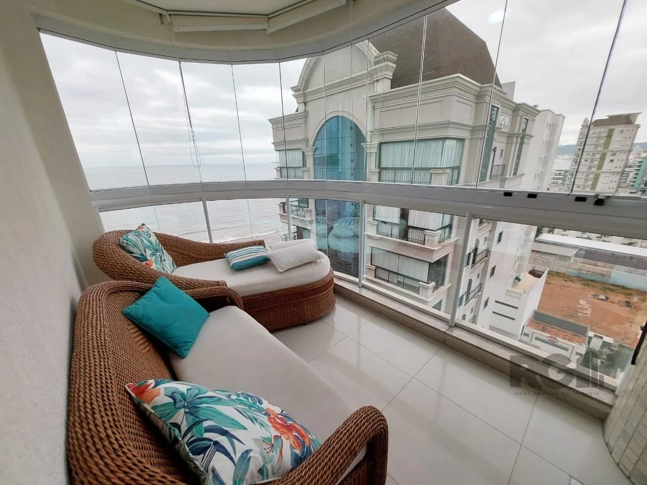 Imagem APARTAMENTO 3 SUITES - ANDAR ALTO - VISTA PARA O MAR - MEIA PRAIA - ITAPEMA - SC