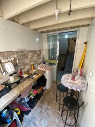 Imagem Apartamento segundo andar de escada 2 quartos sala cozinha 01 banheiro uma vaga de garagem e area gourmet
