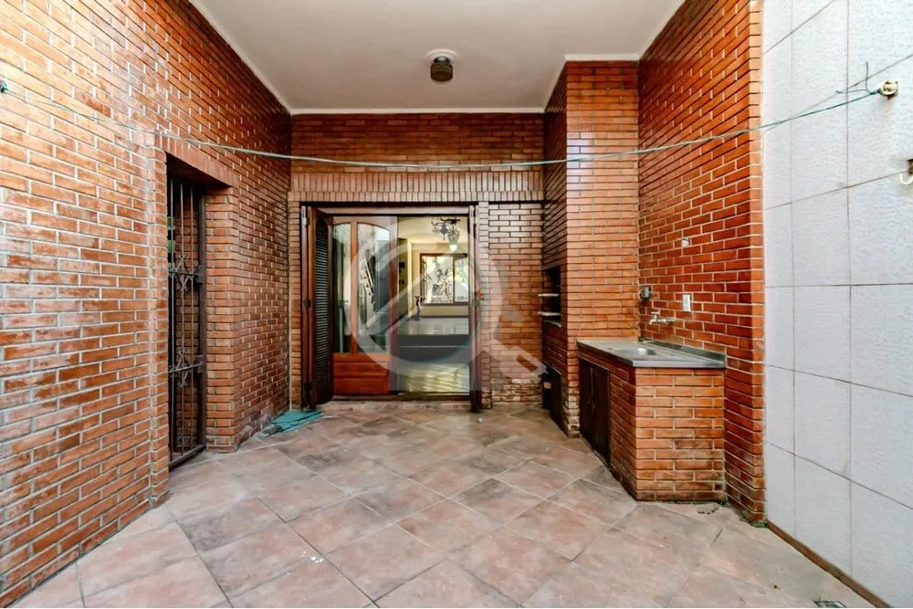 Imagem Casa com 243m2, desocupada, no bairro Menino Deus, 3 dormitórios (3 suítes), sacada, living, cozin...