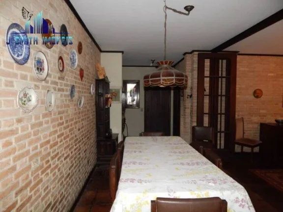 Imagem CASA ESTILO GRANJEIRO, NO CORAÇÃO DA GRANJA VIANA. TERRENO GIGANTE