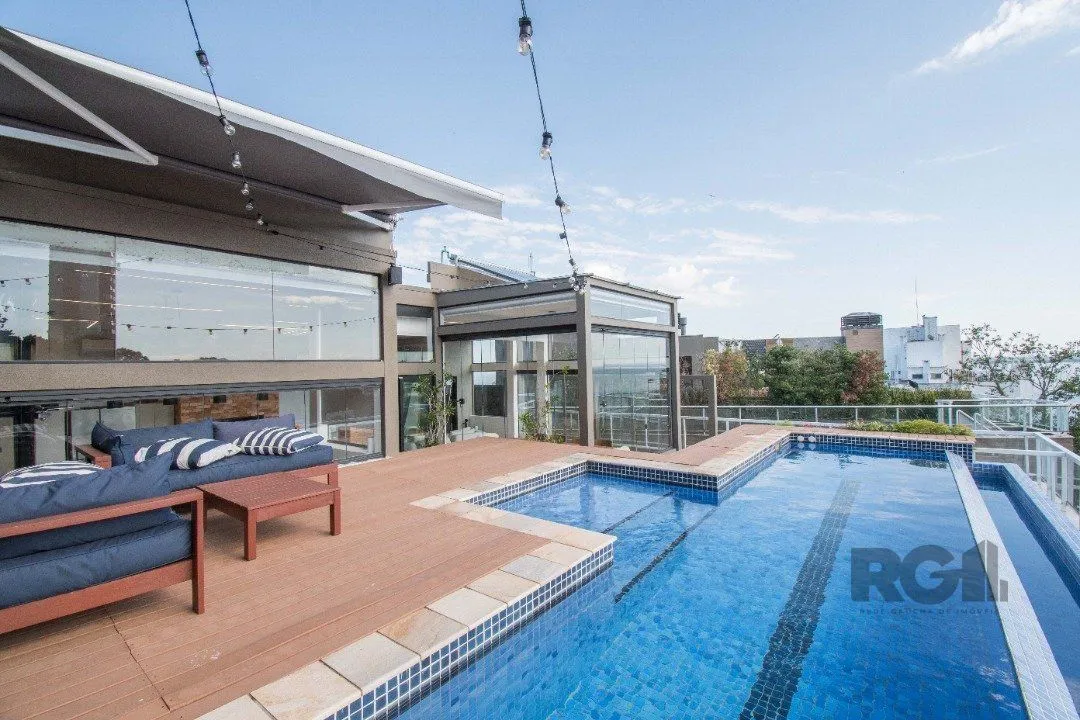Imagem Cobertura de alto padrão, construtora Clave, vista perene para o Rio, 3 suítes, piscina, 3 vagas cobertas.