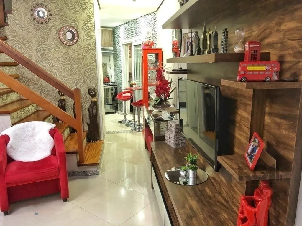 Imagem Casa em condomínio 114m² - 3 dormitórios, 1 suíte e 2 vagas no bairro Sarandi