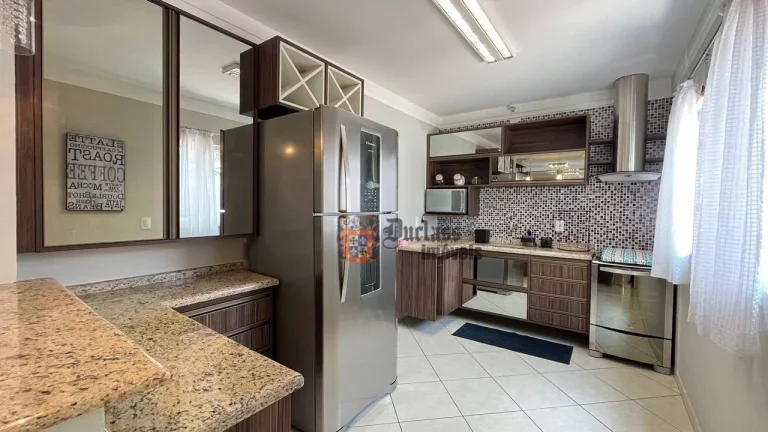 Imagem Sobrado com 3 dormitórios à venda, 180 m² por R$ 1.030.000 - Jardim Hípica Pinheiro - Taubaté/SP