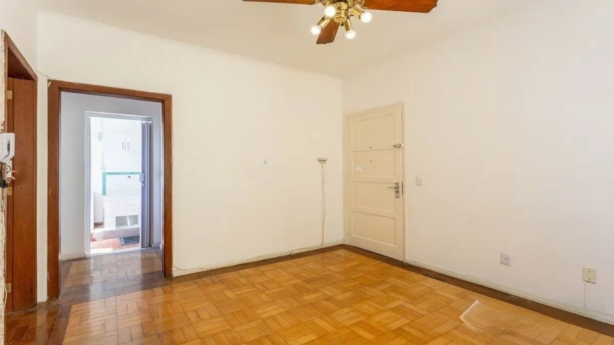 Imagem Apartamento de 1 quarto à venda no Edifício Britânia na Avenida Independência em Porto Alegre - 45,24 m² Privativos e Portaria 24h