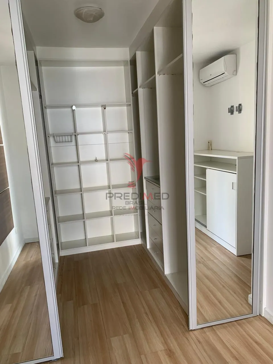 Imagem Vendo casa com 200 mts2, 4 Quartos( 2 Suites ) em condomínio fechado no Morumbi. SP