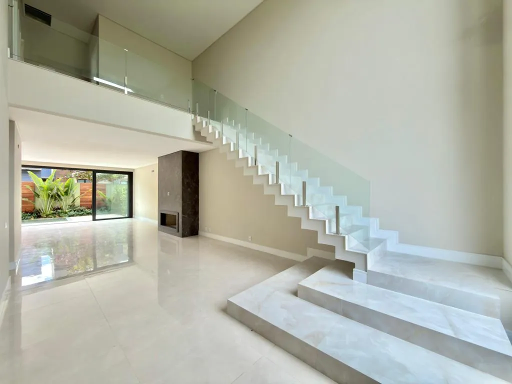 Imagem Casa em Condominio 4 Dormitórios - Bairro --