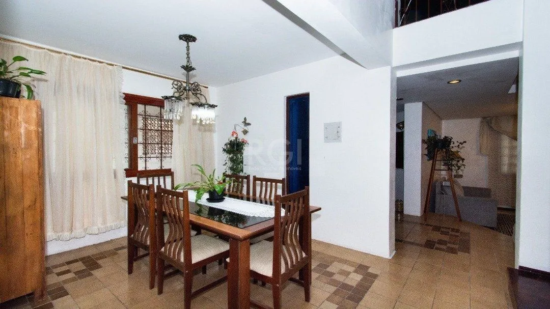 Imagem Casa para Venda - 238m², 3 dormitórios, sendo 1 suites, 3 vagas - Camaquã