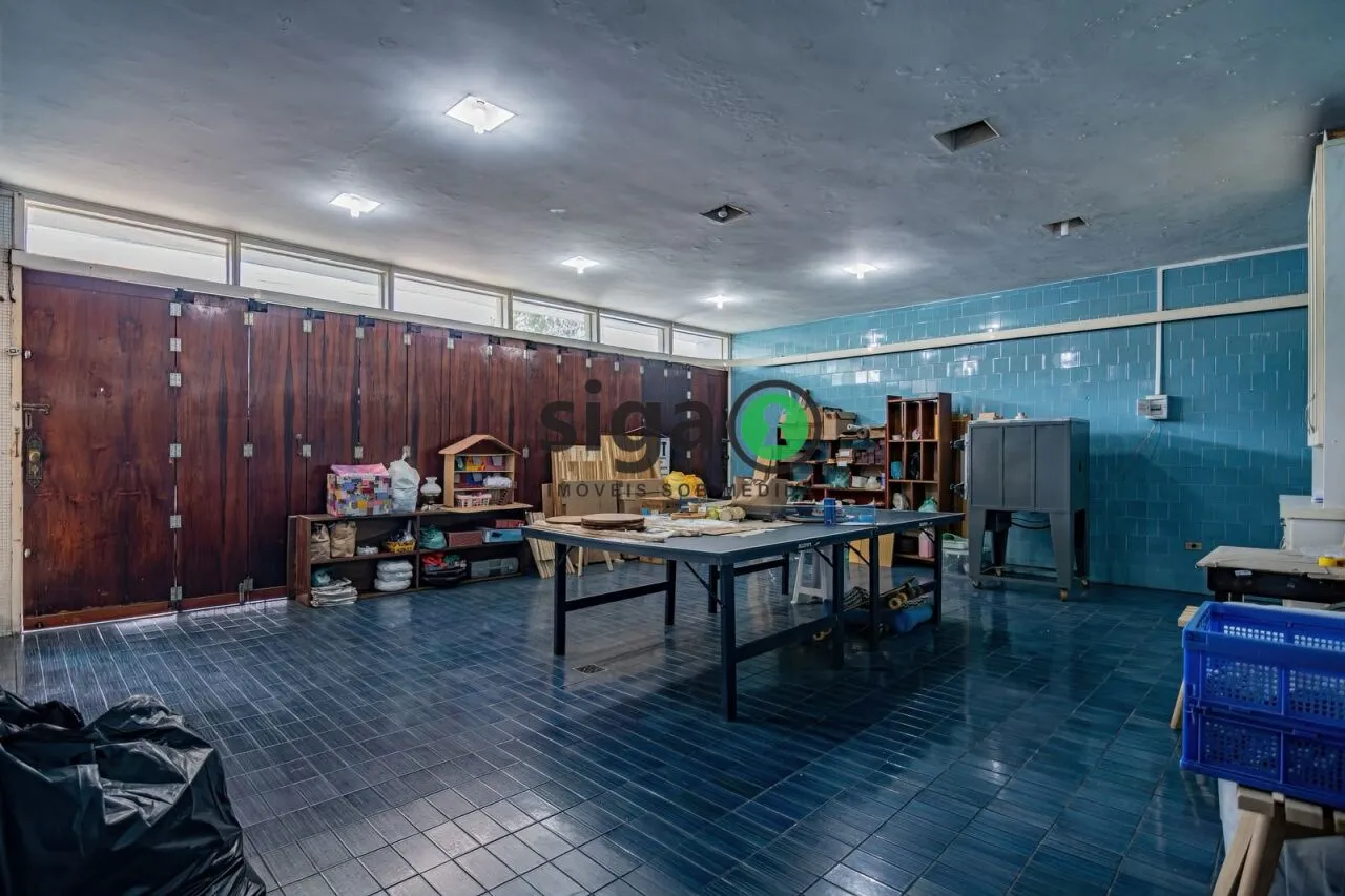 Imagem Casa a venda no Planalto Paulista, com 3 quartos e 6 vagas de garagem.