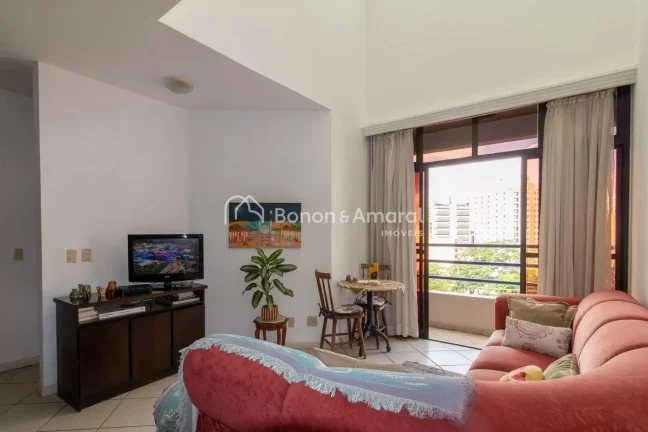 Imagem Localizado em Campinas, este espaçoso apartamento oferece um ambiente confortável e funcional. Com...