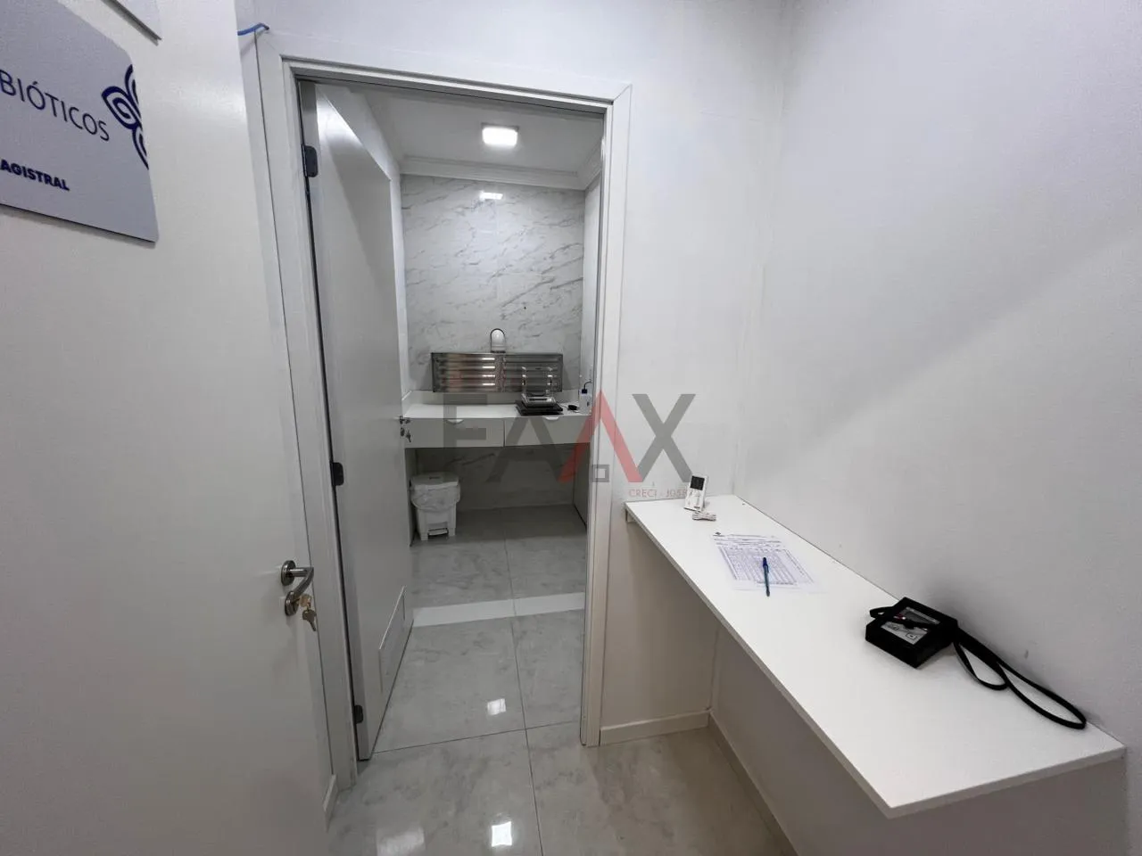 Imagem Casa Comercial disponível para locação na Vila Romana  Ideal para Clínicas e Consultórios